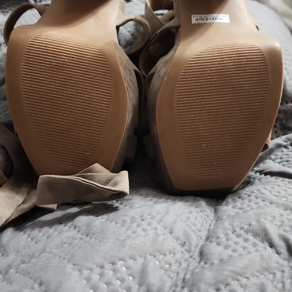 NWT Faux Suede Taupe Laceup Platform heels Torrid Sz 9.5 - Picture 7 of 8